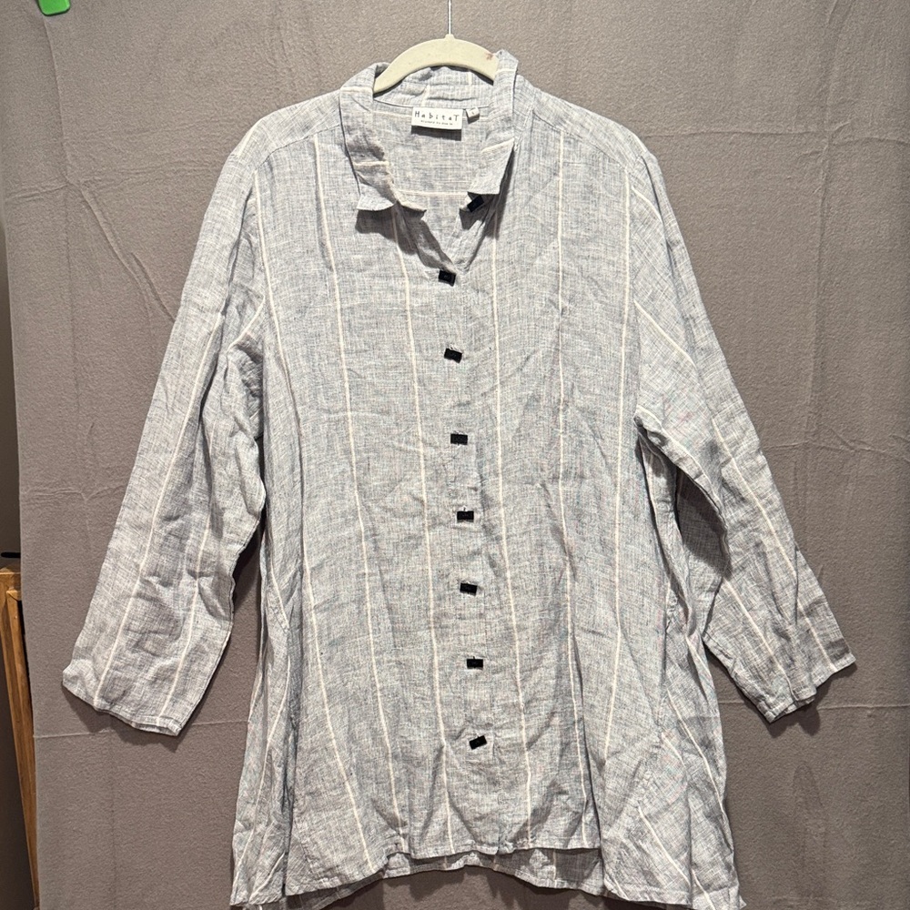 Habitat White, Black and Gray 💯  Linen Textured Button Down Shirt